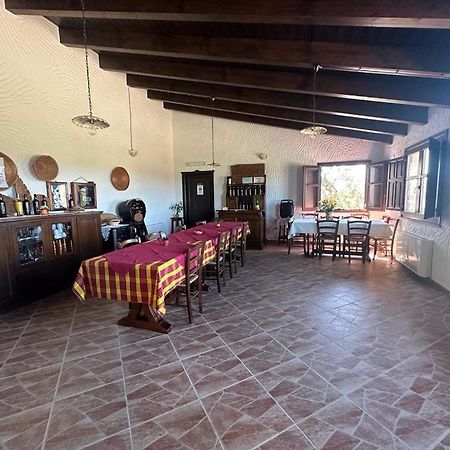 Agriturismo La Fillirea 산탄토니오 디 산타디 외부 사진