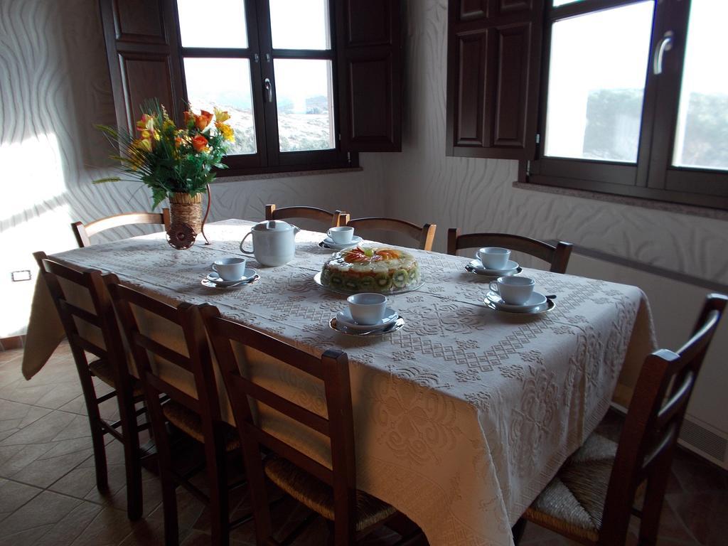 Agriturismo La Fillirea 산탄토니오 디 산타디 외부 사진
