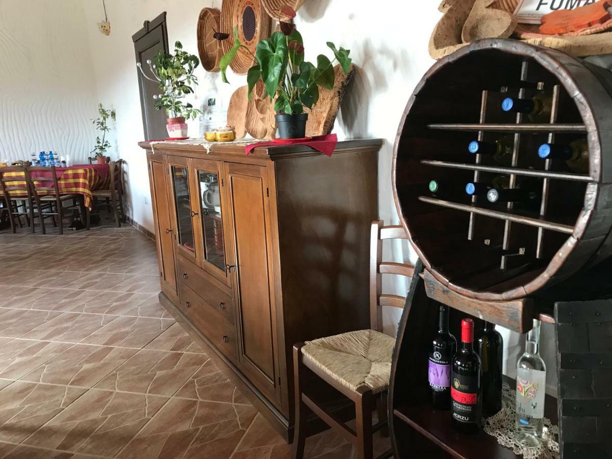 Agriturismo La Fillirea 산탄토니오 디 산타디 외부 사진